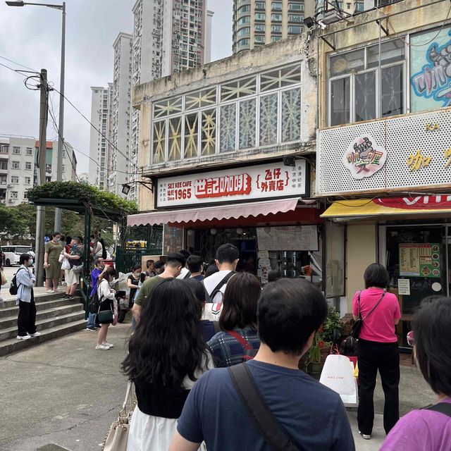 官也街排隊店！樽仔鴛鴦配豬扒包！