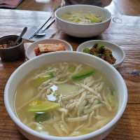 센과 치히로 칼국수집