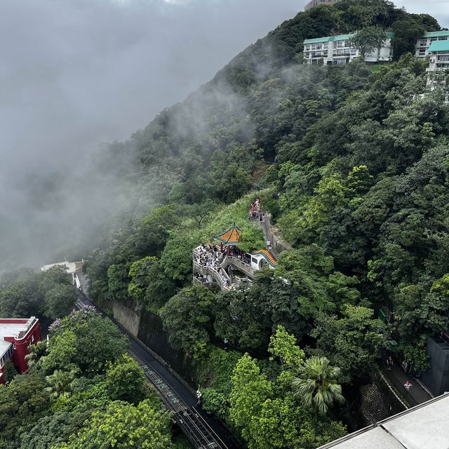 山頂纜車，凌霄閣