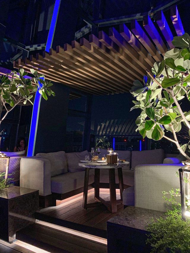 Spectrum Lounge & Bar - ดินเนอร์สุดหรูกับคนพิเศษ