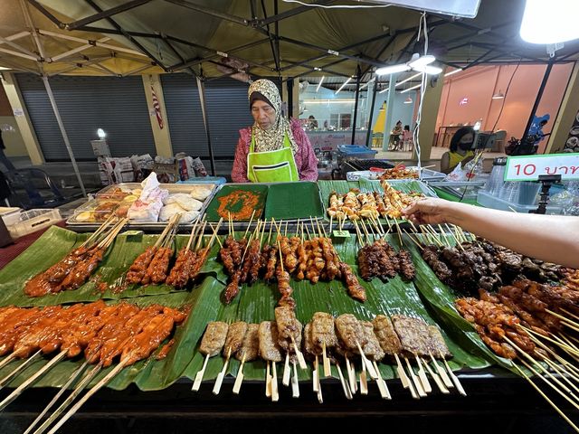 • ถนนคนเดินกระบี่ 🥙🧆🌮🌯🥗🥘🍝🍜