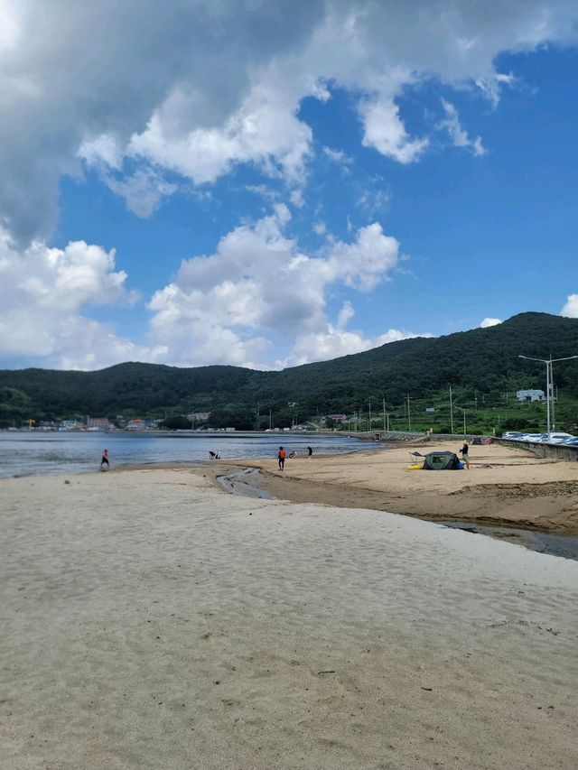 통영과도 가까운 한적한 해벽 사곡해수욕장🏖