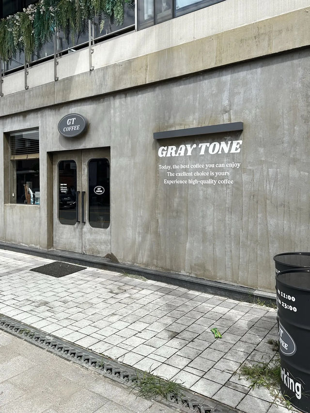 인더스트리얼 인테리어의 감성 카페 “GT커피 동명점“
