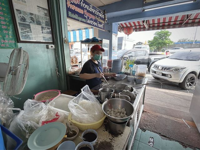 คุณสุ้ย ก๋วยเตี๋ยวบ้านบึง สาขามอเตอร์เวย์ขาเข้า