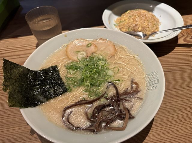 福岡・名島。『博多 濃麻呂 名島橋店』のとんこつラーメン。