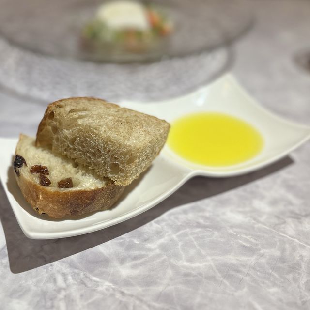 【大阪・梅田】土日祝限定のお肉料理とお魚料理のWメインランチ「ヨルゴハン Queux Norme 梅田店」