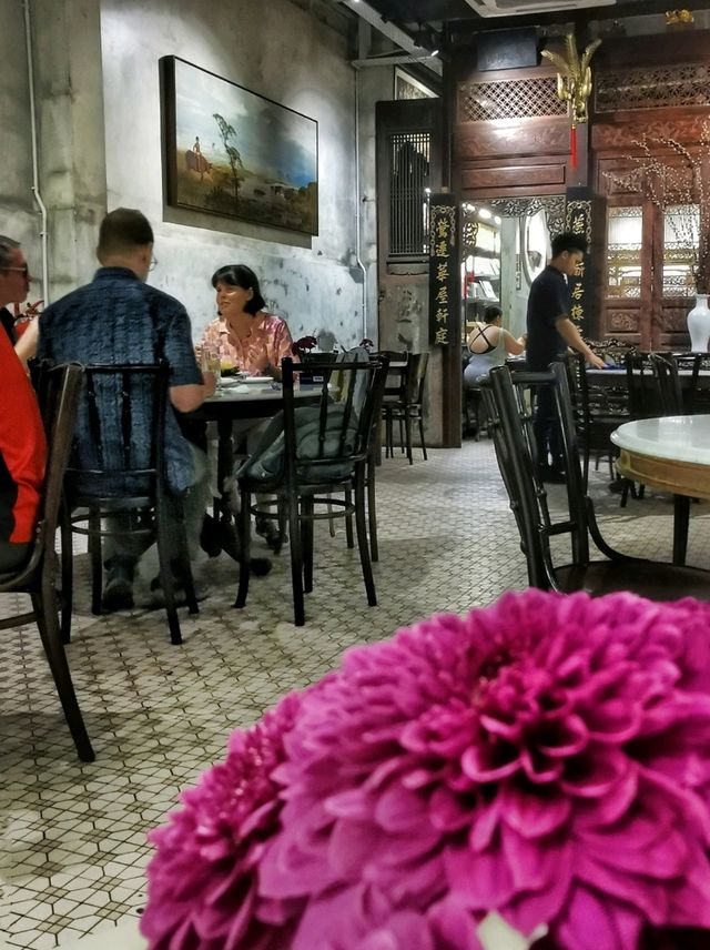 A charming Malaysian fushion cafe