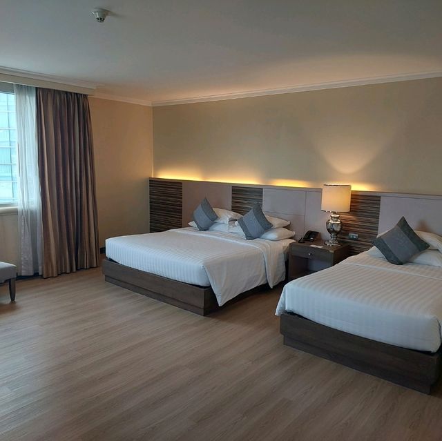Berkeley Hotel BIG Room Good for family
