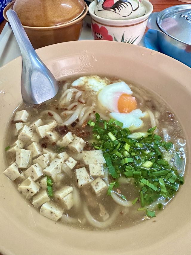 ร้านเจ๊เนือง ก๋วยจั๊บเวียดนาม สูตรโบราณ เมืองอุบลฯ