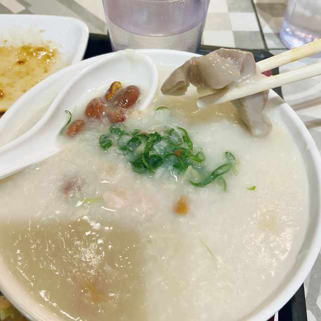 花生醬叉燒腸加生滾雞肉腸粥， 正！