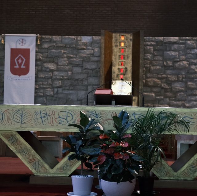 韓國🇰🇷釜山｜南川聖堂⛪️一座45度建築設計獎的彩色玻璃牆