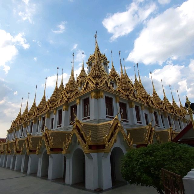 โลหะปราสาทแห่งแรกขิงไทย ณ วัดราชนัดดารามวรวิหาร 