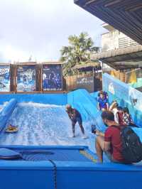 กินอาหาร ดูเซิร์ฟที่ Surf House Phuket