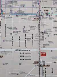 The One Five Kyoto Shijo 広々とした室内の窓際の壁全面のデスク