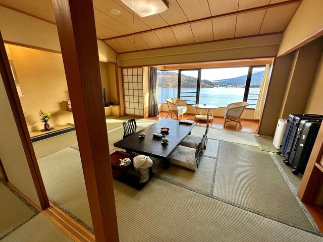 「秀峰閣湖月飯店：東京必訪富士山美景，泡湯體驗」