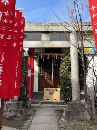 【白玉稲荷神社/東京都】高い塀のような石垣が珍しい神社