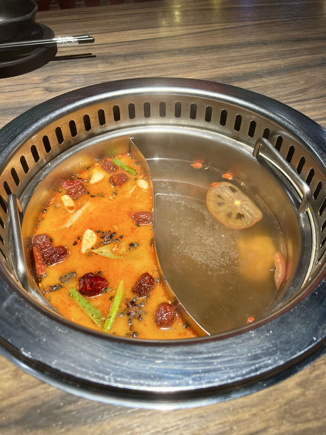 台北市 草莓吃到飽辛巴適麻辣鍋