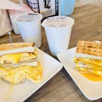 Toast Heaven: Comida's Beimen Delights