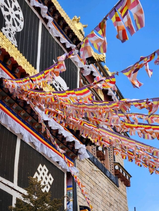 화려한 티벳불교를 엿 볼 수 있는 작은 포탈라궁, 송찬림사