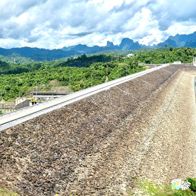 🌴 Surat Thani: Gateway to the Gulf Islands and Natural Beauty 🚤🌺