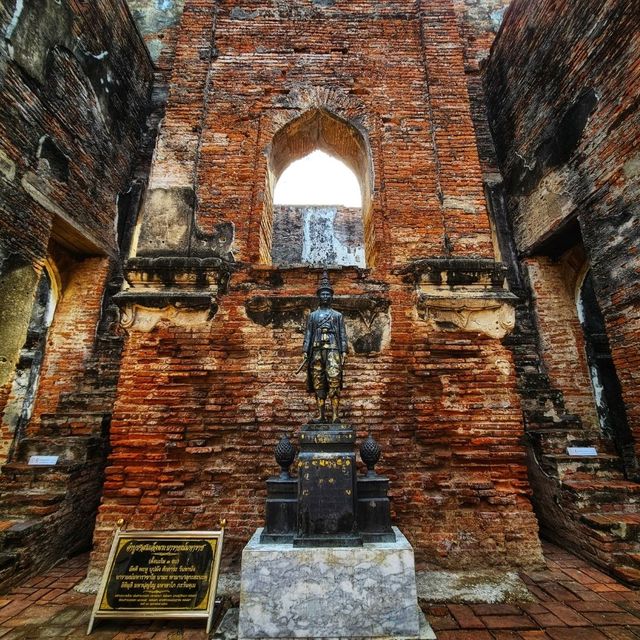 ชมโบราณสถาน เมืองละโว้