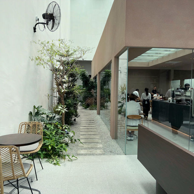 Beautiful Garden Paradise Cafe