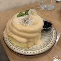 「靚靚打卡餐廳，菠蘿火龍果沙冰」