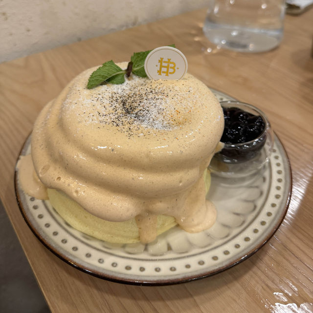 「靚靚打卡餐廳，菠蘿火龍果沙冰」