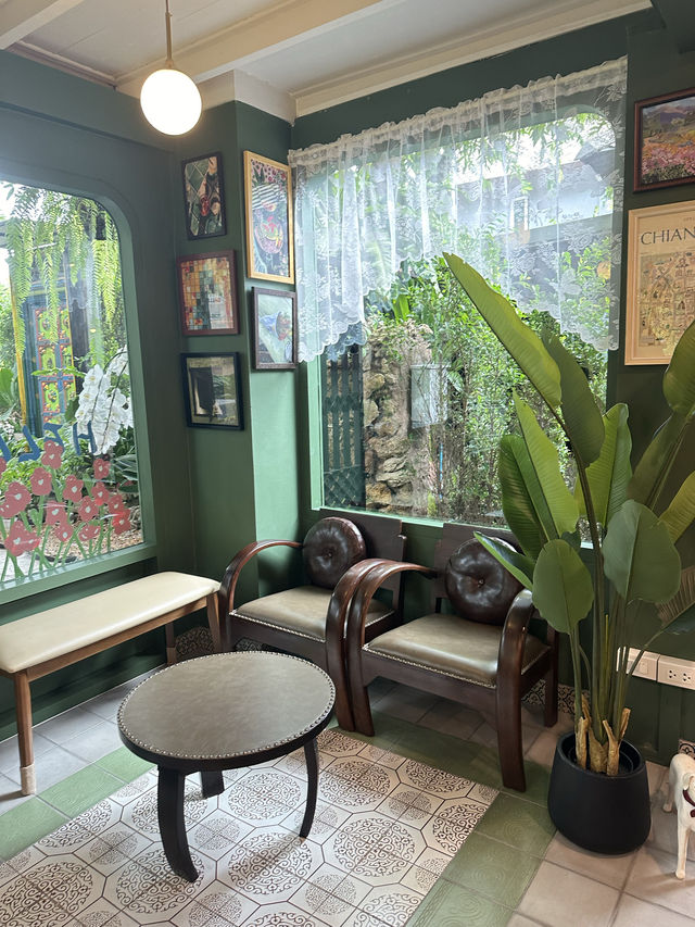 📍บ้านก๋ง คาเฟ่ที่ซ่อนตัวอยู่ในโชว์รูมกระเบื้อง