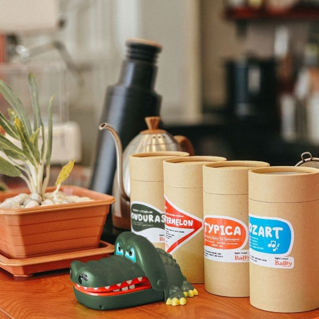 Balllly.cafe คาเฟ่ไวป์ดี วินเทจ ที่สัตหีบ ชลบุรี