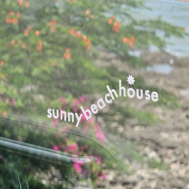 คาเฟ่สุดฮิตติดทะเล Sunny Beach House พัทยา