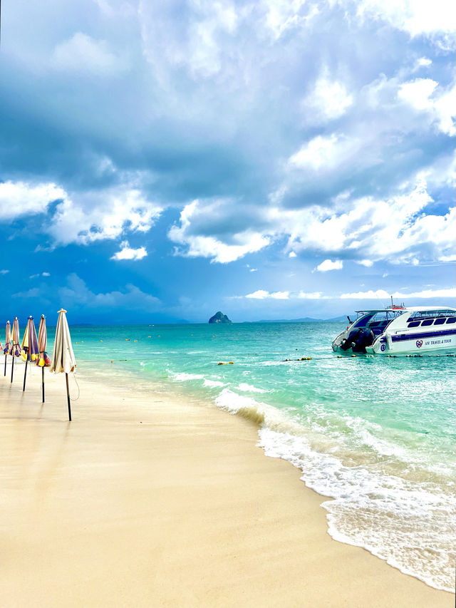 A Gorgeous & Tiny Island Near Phuket 🏖️🇹🇭