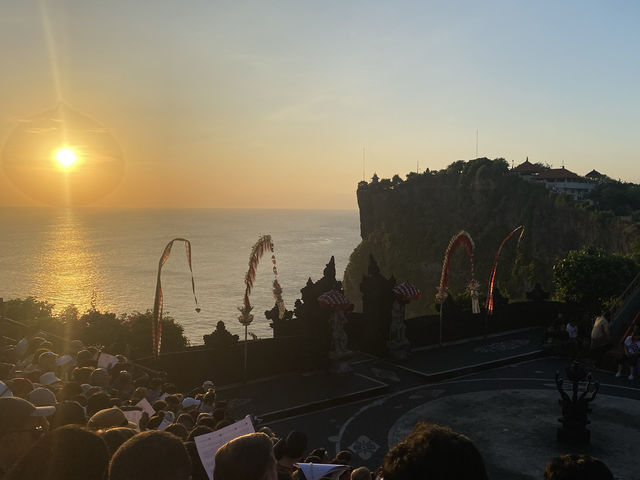 "Discover the Magic of Bali: A Paradise of Sunsets, Culture, and Adventure"