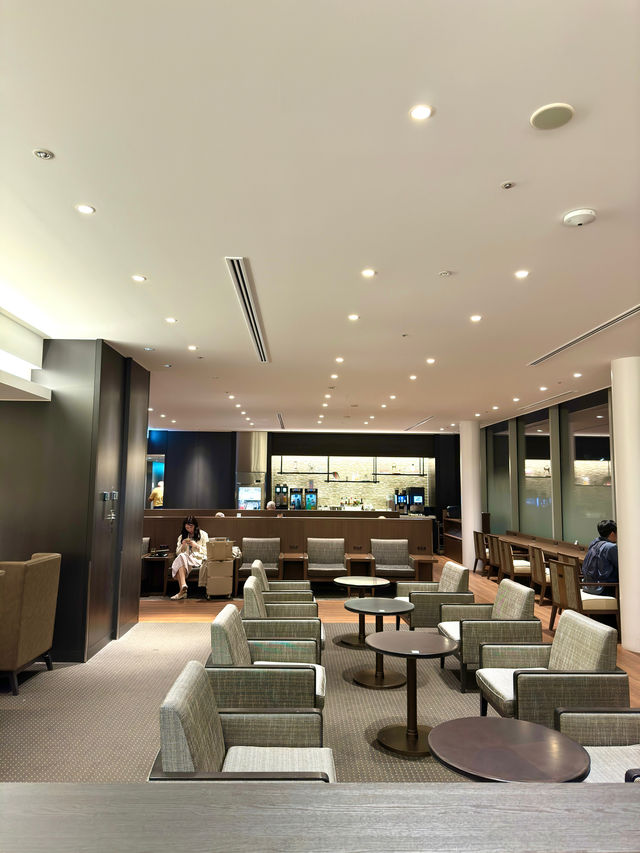 東京　東京観光　羽田空港JAL SAKURA Loungeは最高だね！