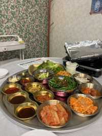 레트로한 감성의 냉동삼겹살 맛집