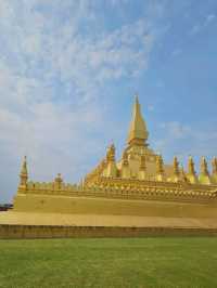 สัมผัสความงามของสปป.ลาว ณ พระธาตุหลวงเวียงจันทน์