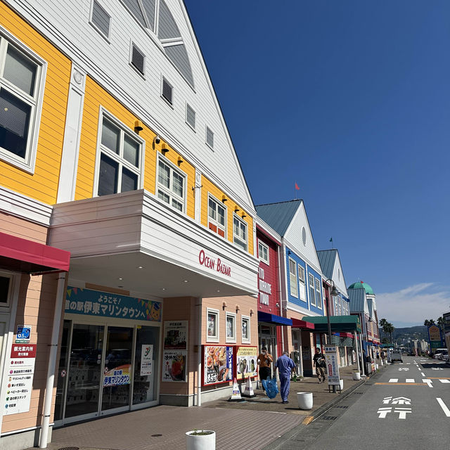 【静岡】温泉施設や飲食店が立ち並ぶ道の駅