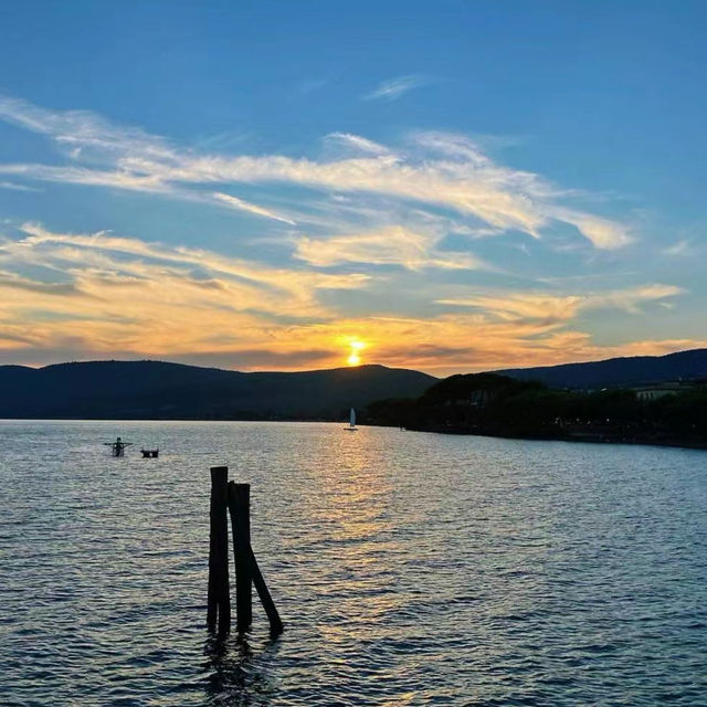馬林湖：湖光山色，仙境般美麗
