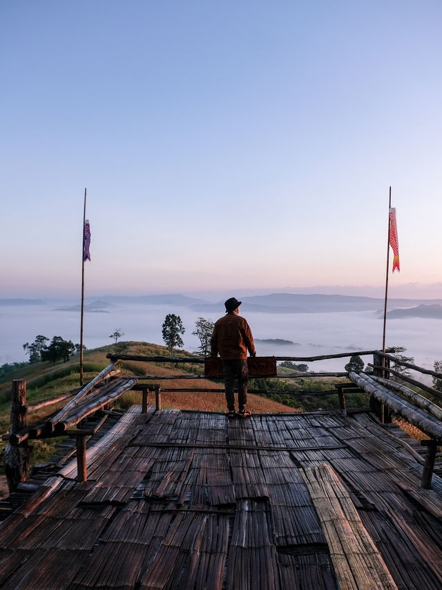 ชมพระอาทิตย์ยามเช้ากับทะเลหมอกสุดปังที่ภูค้อ 🌅
