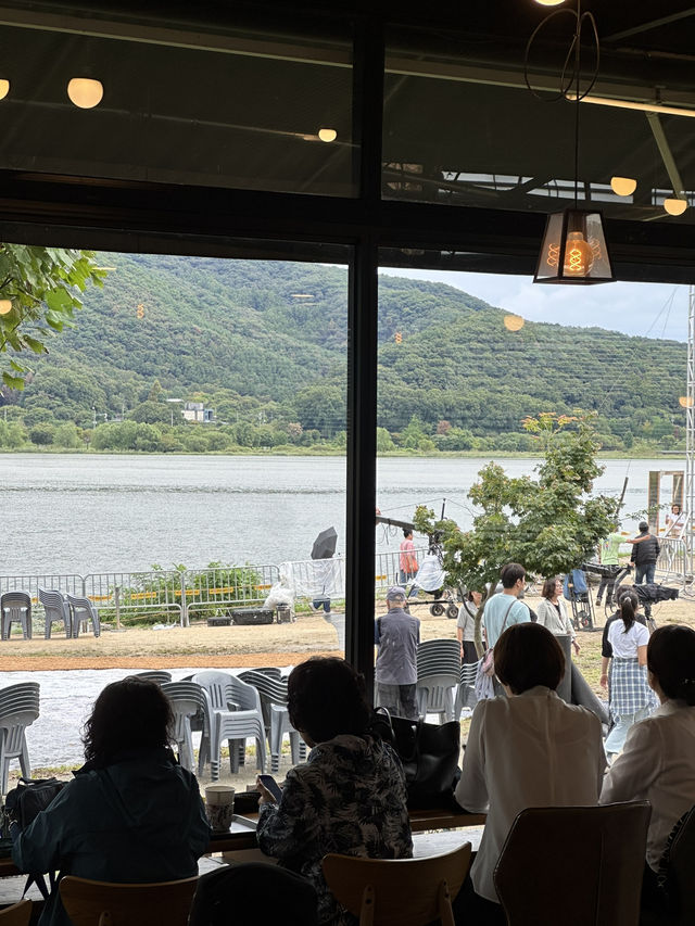 두물머리의 수려한 자연경관을 보며 🏞️ 커피타임을 가질 수 있는 사진명소카페