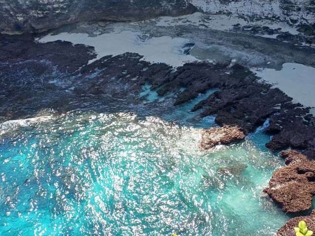 「天仙裂痕，破碎沙灘」：印尼巴釐島佩妮達島的奇幻景點，近似蘇格蘭高地