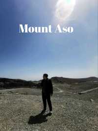 ภูเขาไฟอะโซะ เป็นภูเขาไฟที่ยังคุกรุ่นอยู่