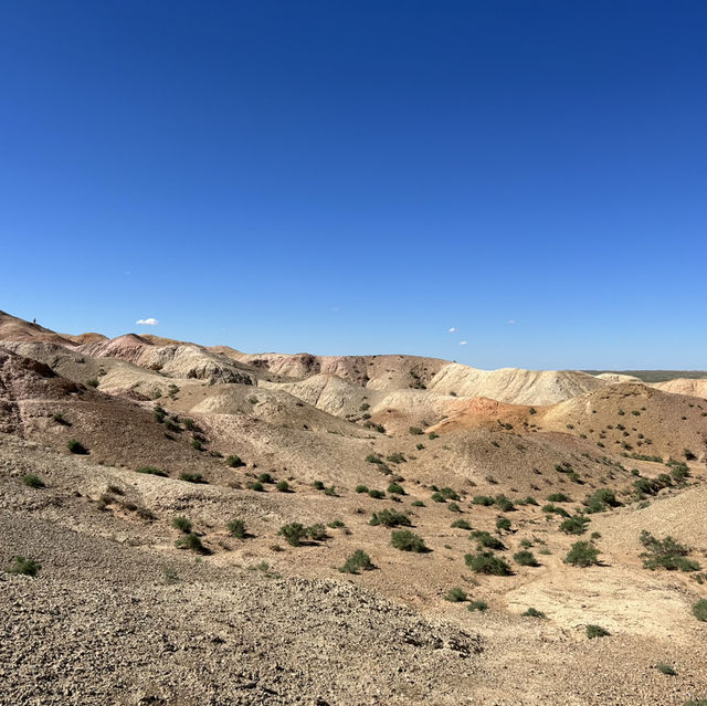 Through the Gobi’s Vastness: Discovering the White Stupa