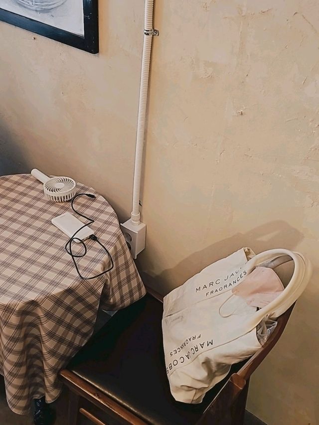 🥐🥜카페텅, 매력적인 시그니처가 있는 빈티지카페