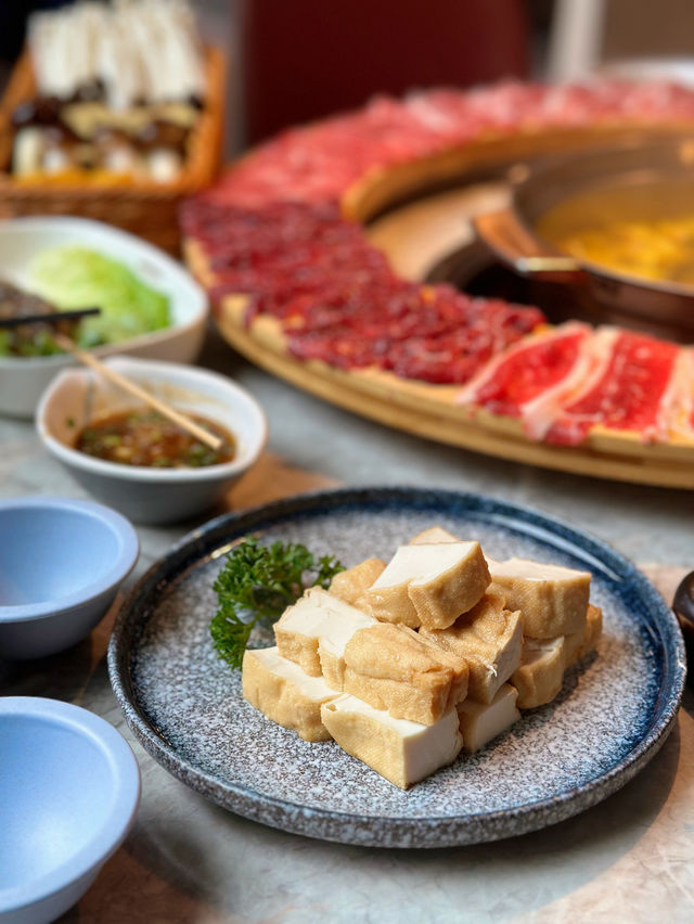 360度旋轉吃肉 實現牛肉自由 