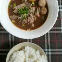 ก๋วยเตี๋ยวเรือร้านลับริมสระน้ำ เมืองทองธานี