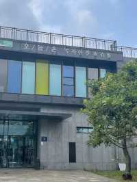 뜨끈한 녹차 족욕을 할 수 있는 카페