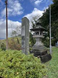 【佐久市】赤い鳥居が階段にずらりと続く神社⛩
