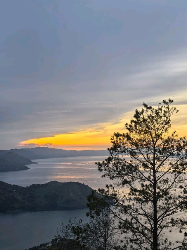 Hotel with amazing view of Lake Toba 