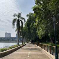 อีกหนึ่งสวนกลางเมืองฮีลใจ “สวนเบญจกิติ” 🏞️🏙️🌷